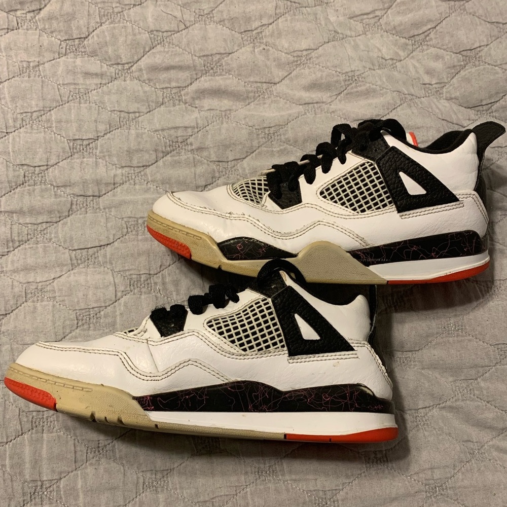 Nike air Jordan 4 retro white/black/crimson. Size 3Y